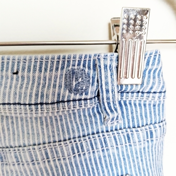 Kensie Light Wash Pinstripe Effortless Ankle Midrise Jeans 8/29 - Picture 6 of 9